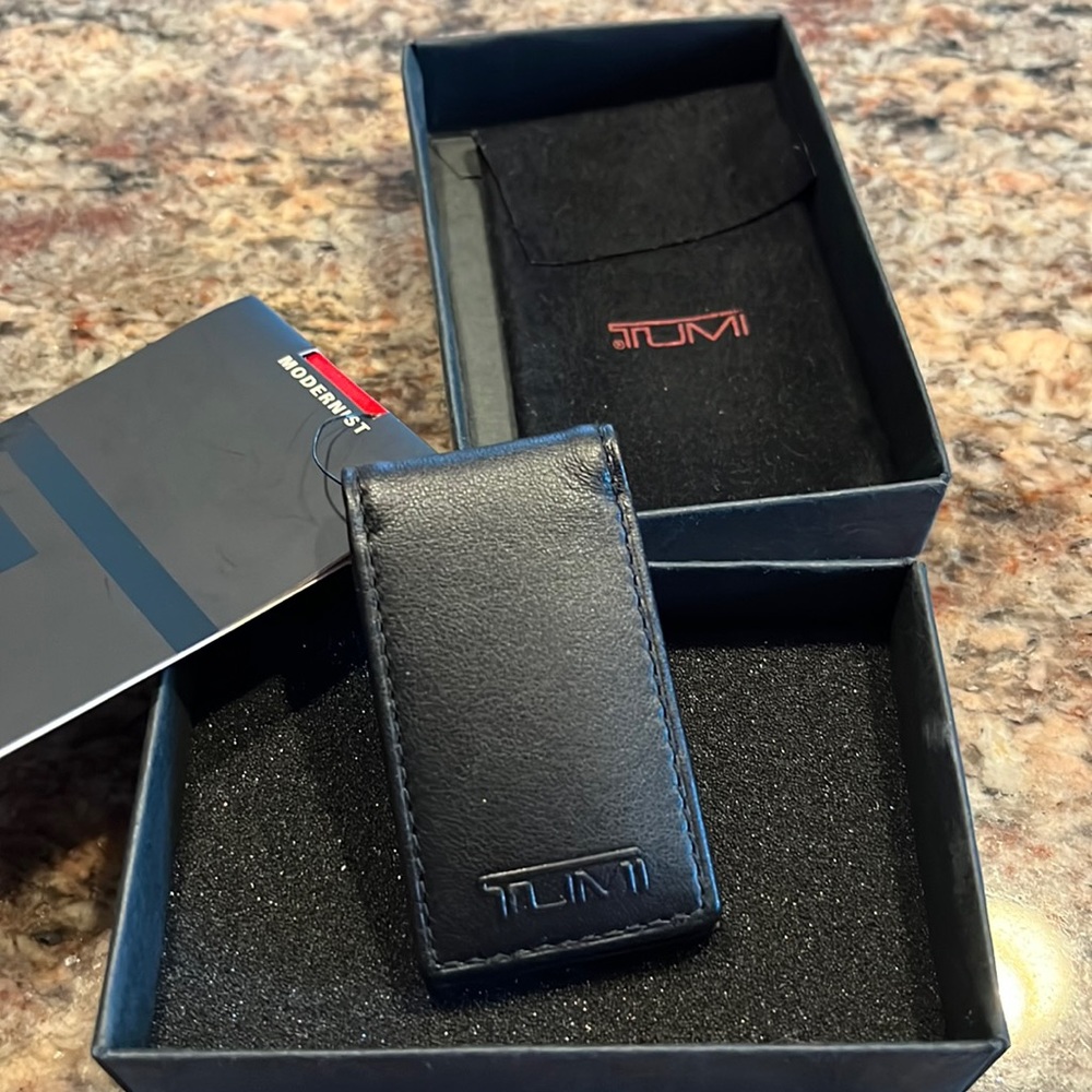 Tumi black leather money clip